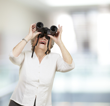 Woman-with-binoculars